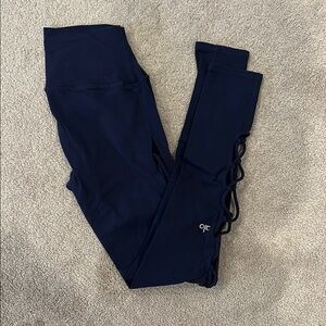 ALO Yoga Dark Blue Leggings with Cutout Design